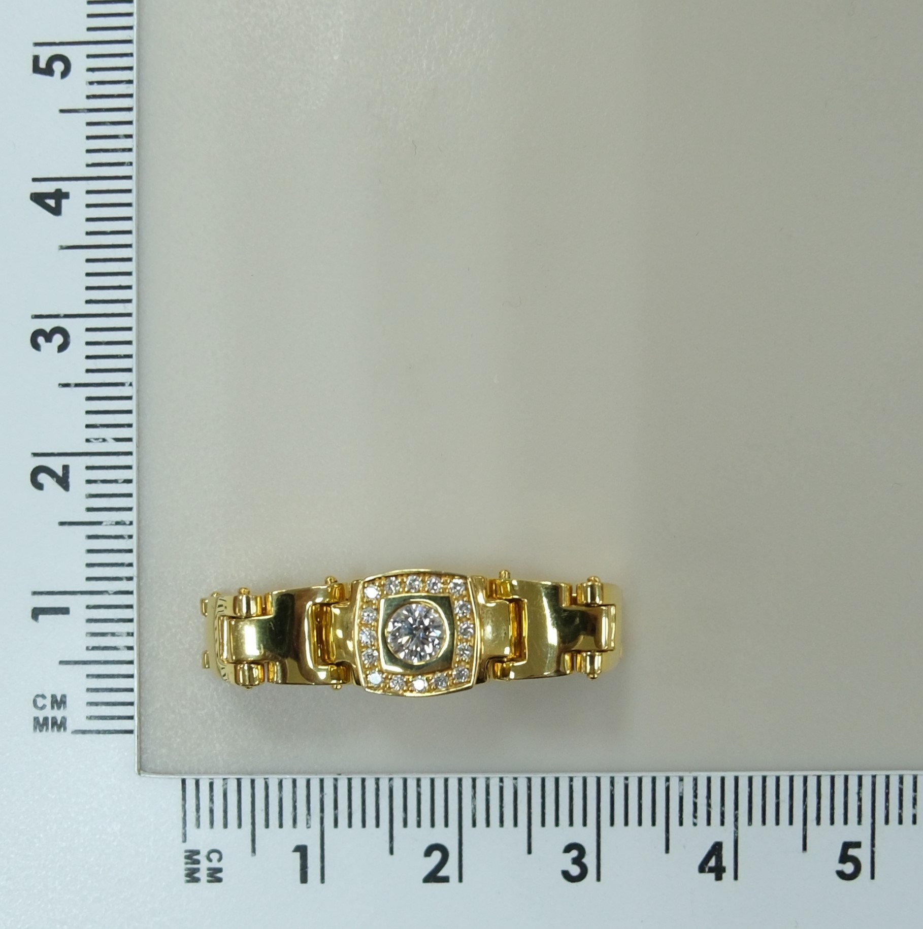 Кольцо из желтого золота с бриллиантами